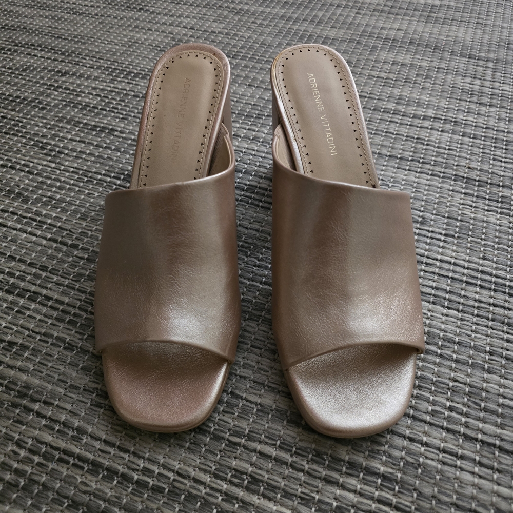 Adrienne Vittadini Women's Rose Gold Slide Sandals